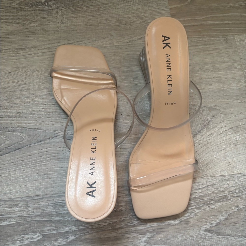❤️ANNE KLEIN/( IFLEX) CLEAR HEELS/ULTRA COMFORTABLE~SIZE 9.5